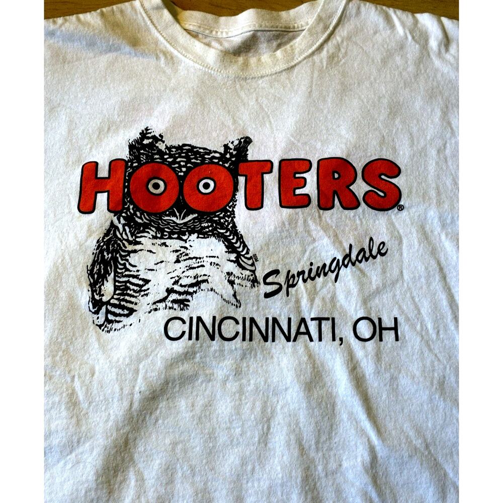 VTG 90s Hooters t-shirt Springdale, Cincinnati, OH Delightfully Tacky Mens XL
